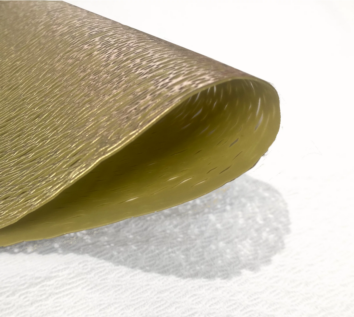 Gold 15" x 15" Round Placemat Set of 4 Z6673