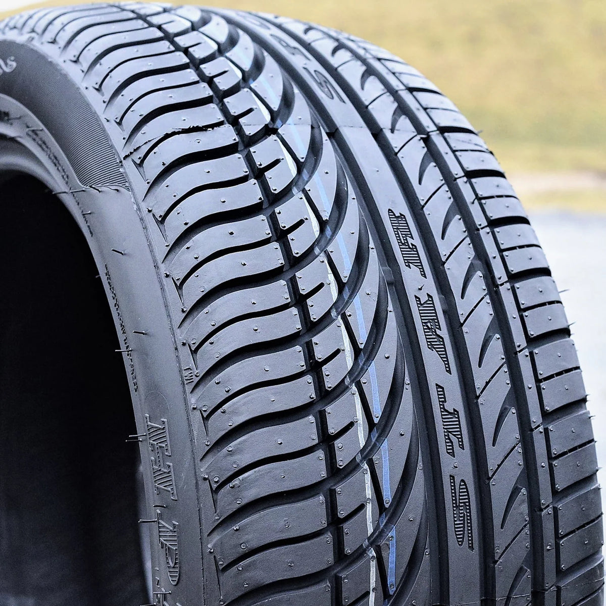 215/55ZR17 98W XL All Season Performance Tires Q10101