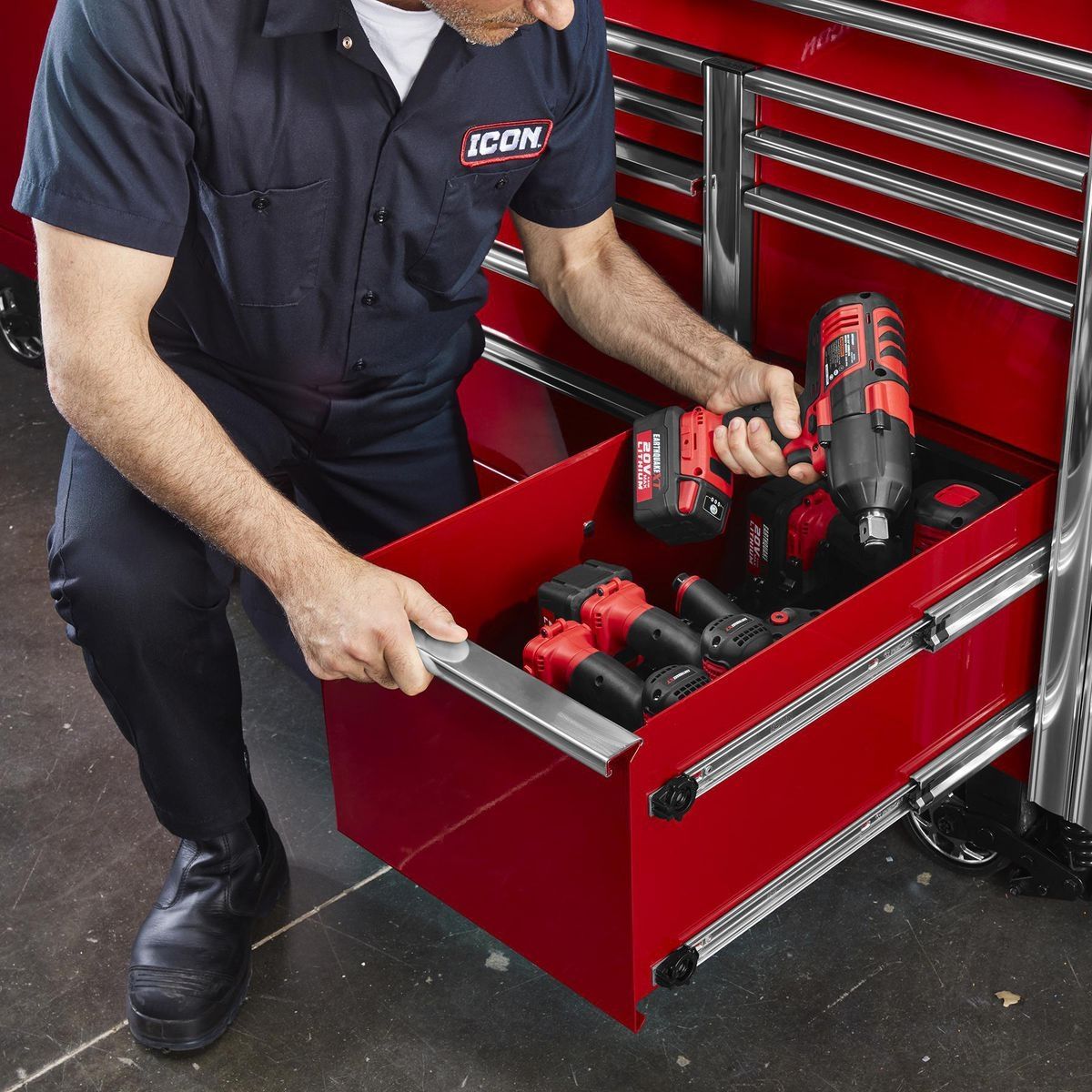 56 in. x 25 in. Red Roll Cab T59325
