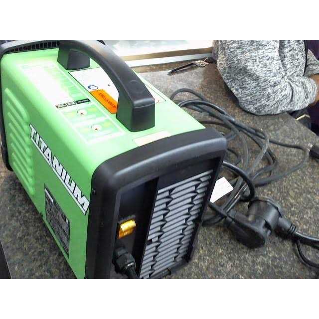 Titanium Stick 225 Inverter Welder with Electrode Holder Z299037
