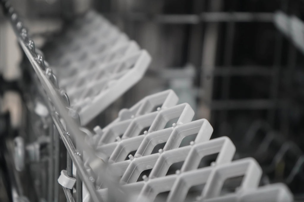 18 Wide Built-in Dishwasher in White R548