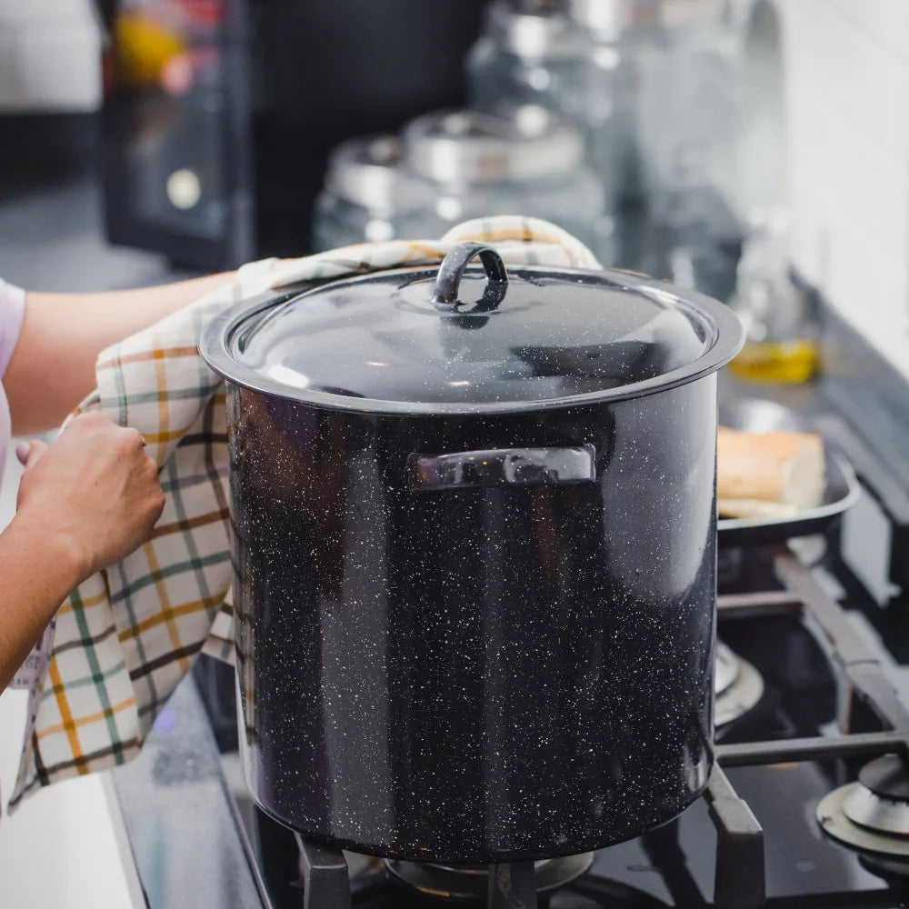 15.5 Qt Enamelware Stock Pot with Lid R648339
